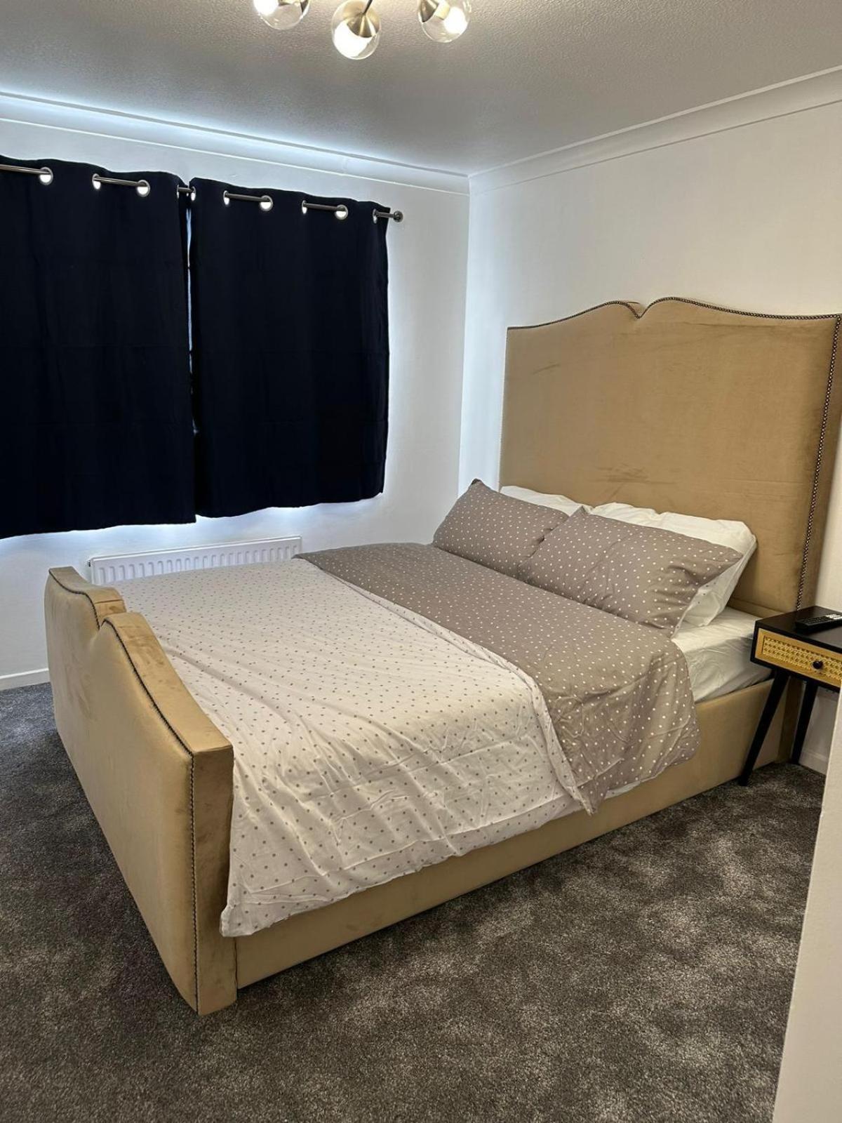 Lovely Two Bedroom Flat Thamesmead  Exterior foto